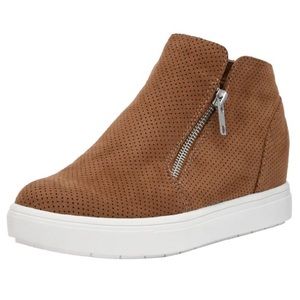 NEW!! Cushionaire  shoes / wedge sneaker Booties  New!!